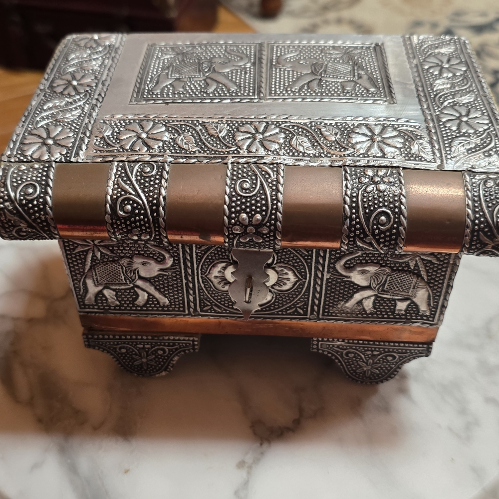 Vintage Elephant Jewelry Organizer Box - Picture 2 of 9